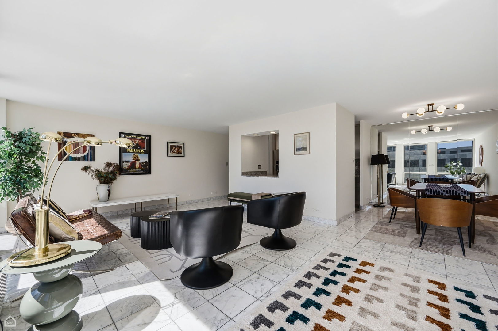 111 E Chestnut Street 21f Property Photo 4