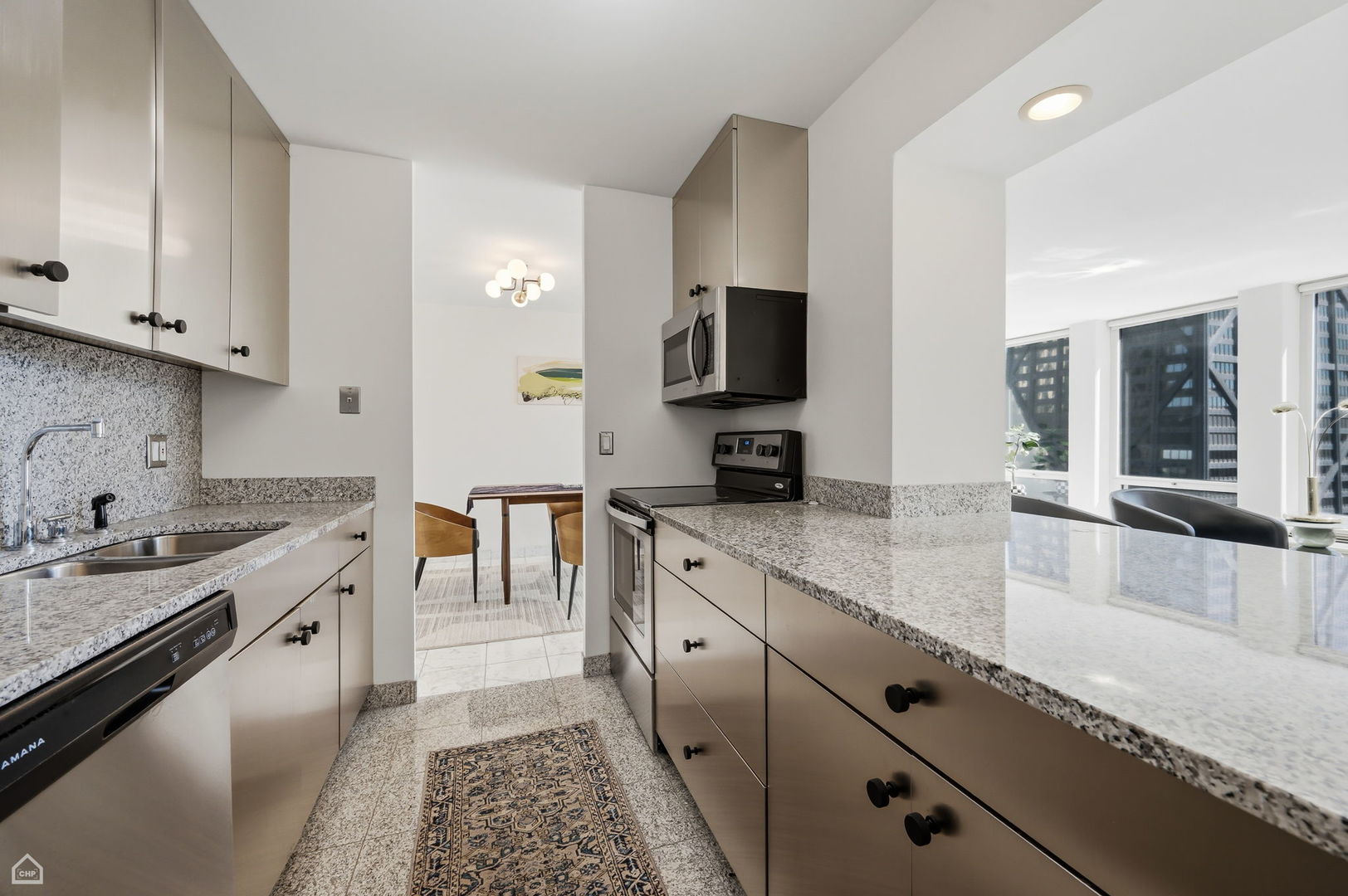 111 E Chestnut Street 21f Property Photo 8