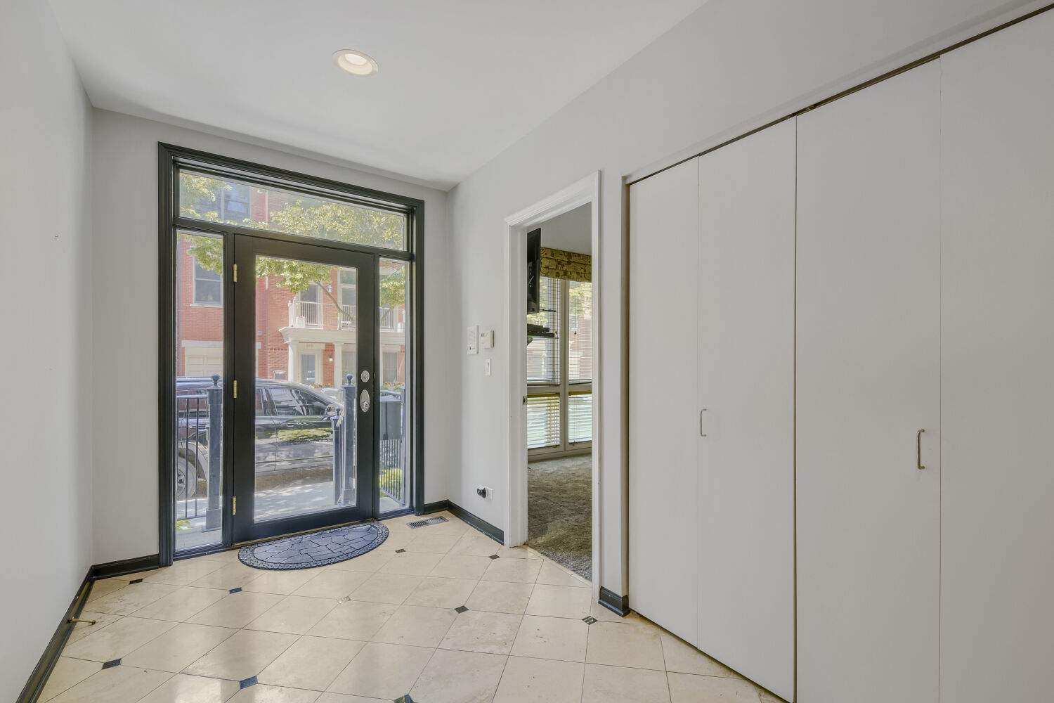 481 N Clinton Street Property Photo 4