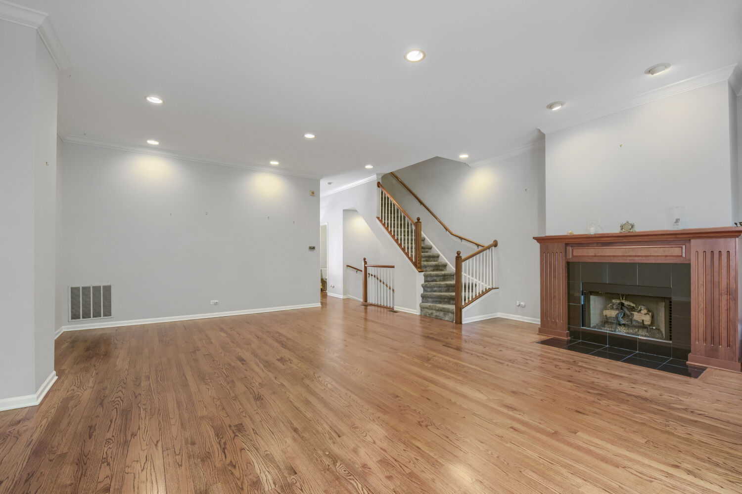 481 N Clinton Street Property Photo 7