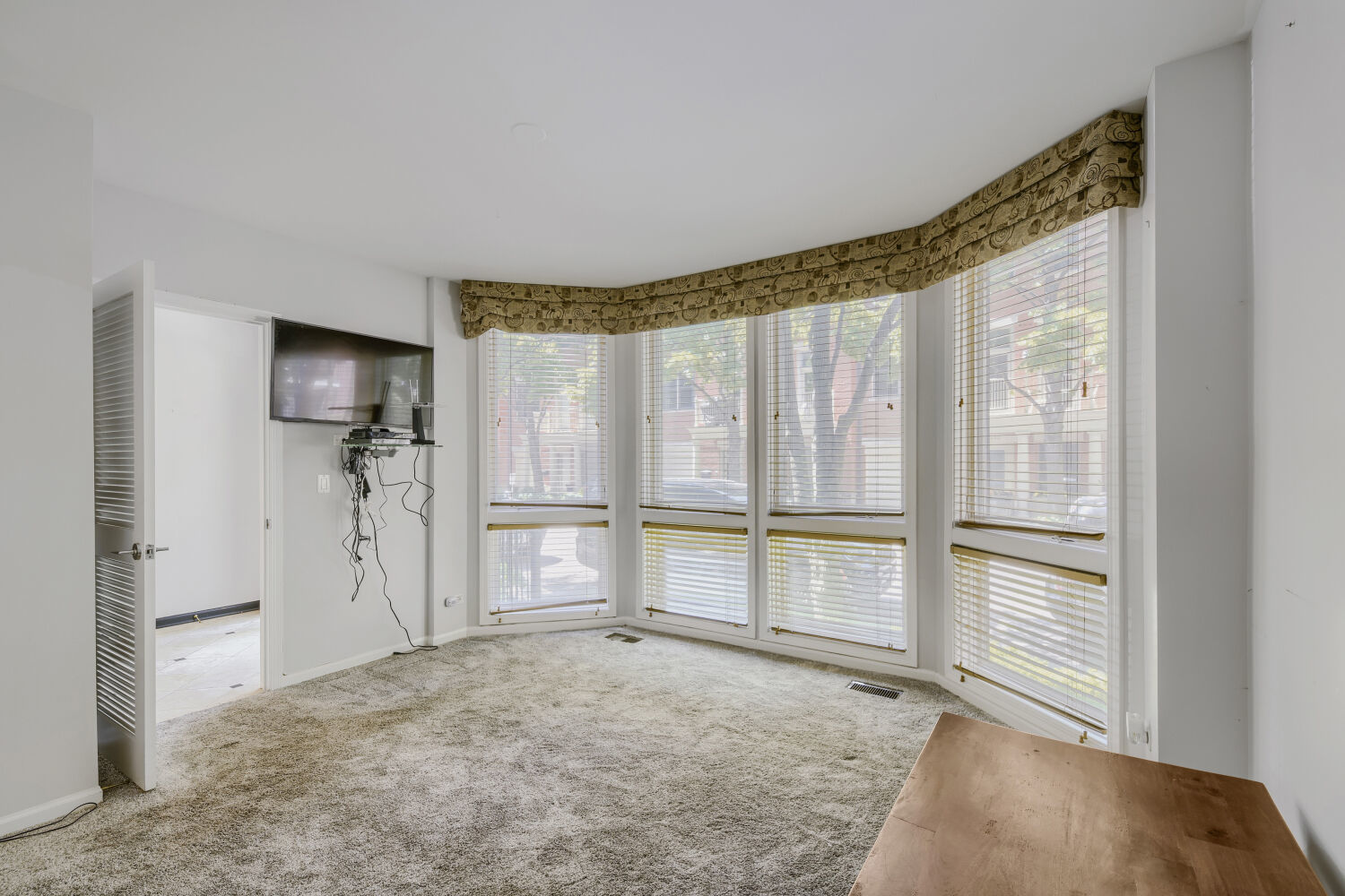 481 N Clinton Street Property Photo 12