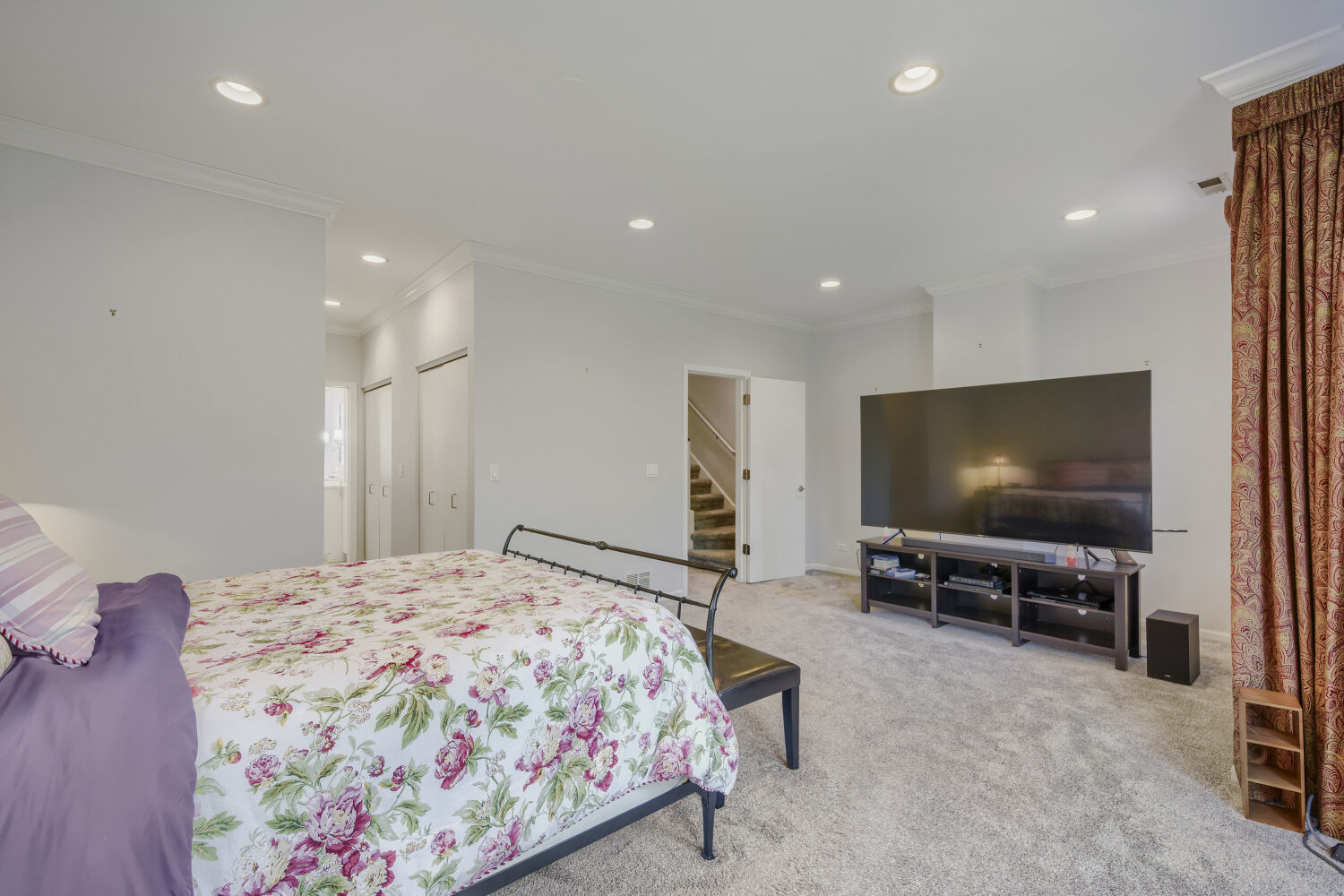 481 N Clinton Street Property Photo 19