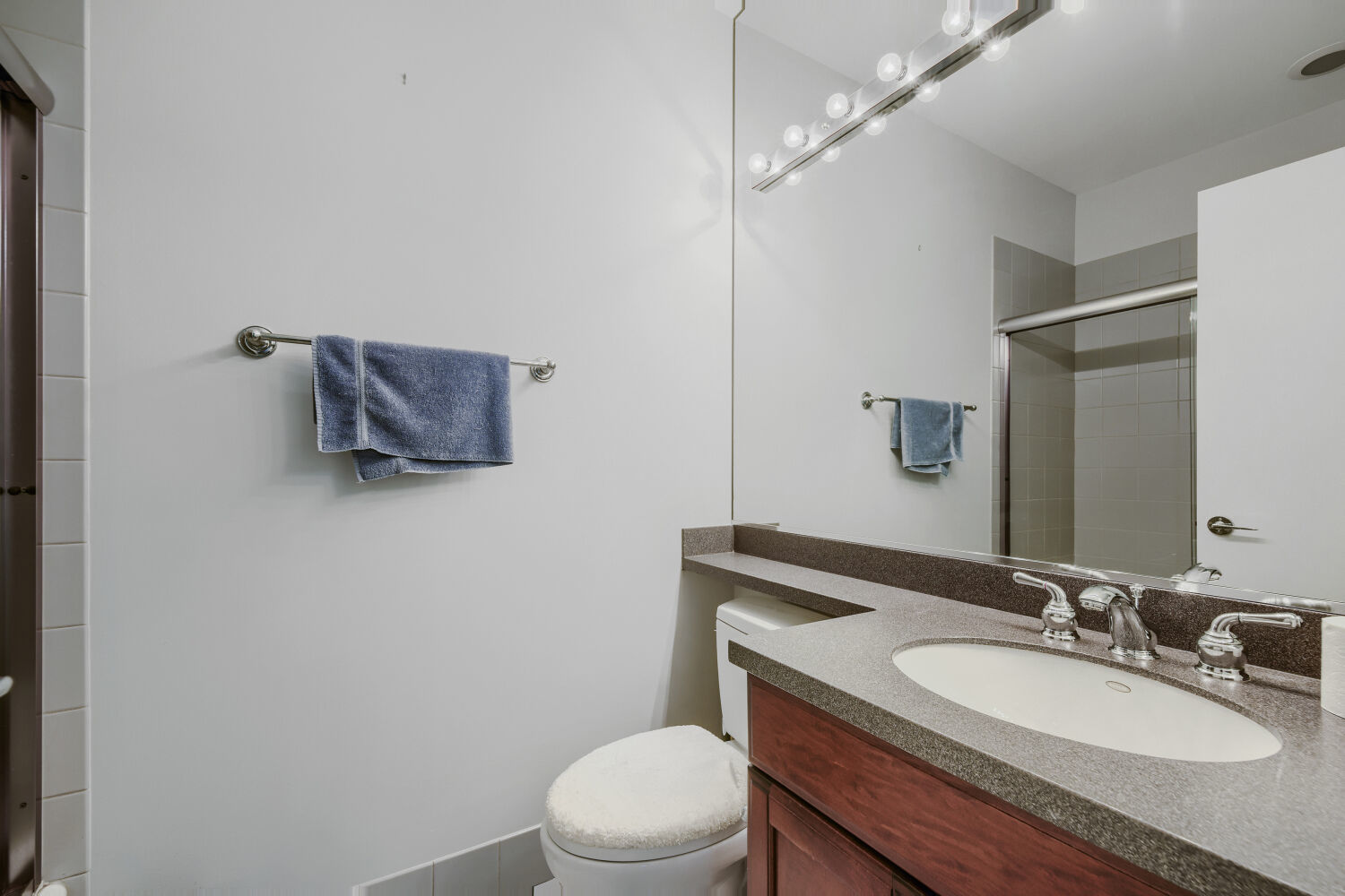 481 N Clinton Street Property Photo 27