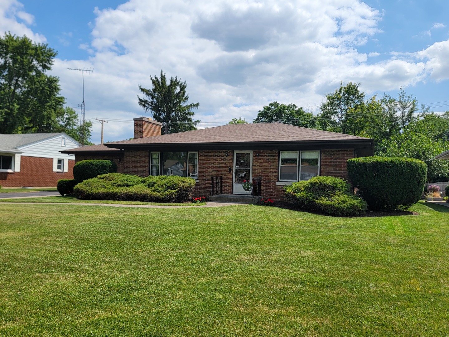 1514 Mayfield Avenue Property Photo 2