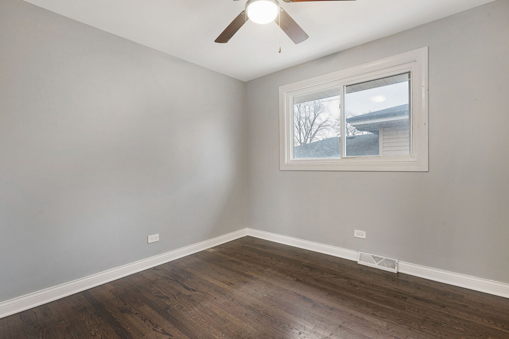 14418 Drexel Avenue Property Photo 9