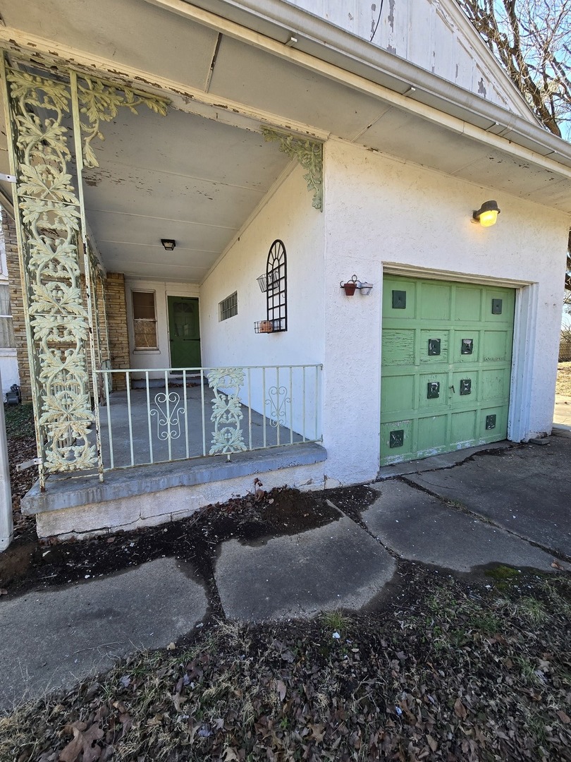 922 S Giant City Road Property Photo 2