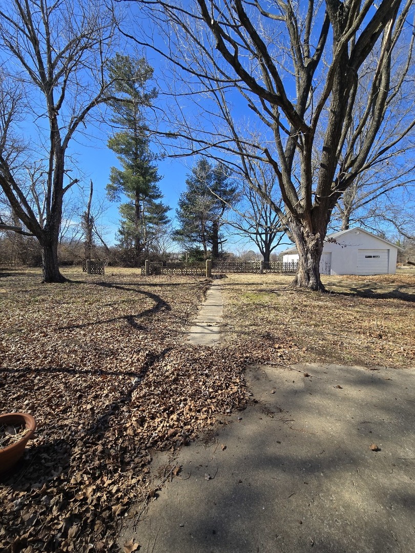 922 S Giant City Road Property Photo 3