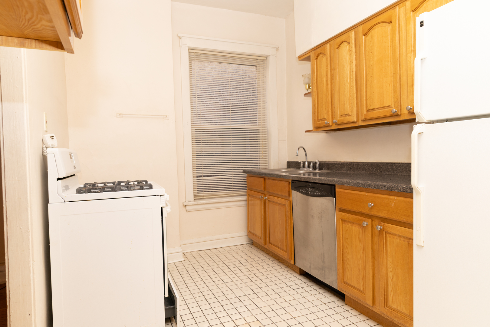 940 E 48th Street 3 Property Photo 6