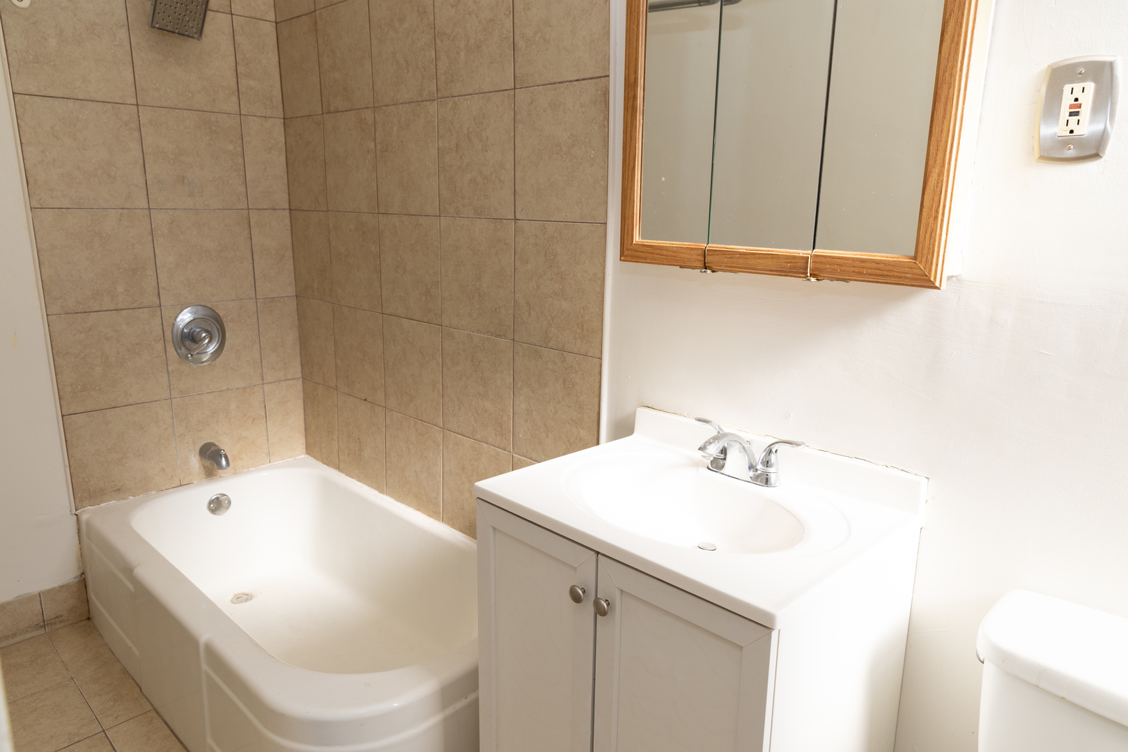 940 E 48th Street 3 Property Photo 13