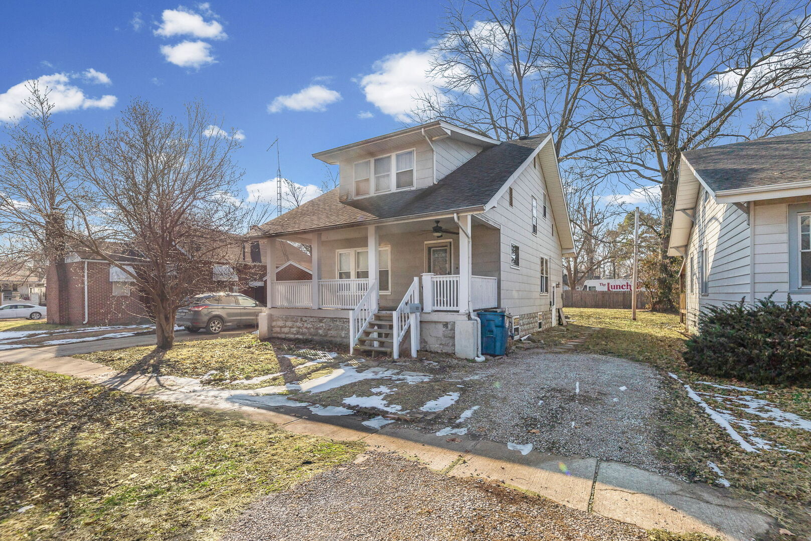 527 E 4th Street Property Photo 1