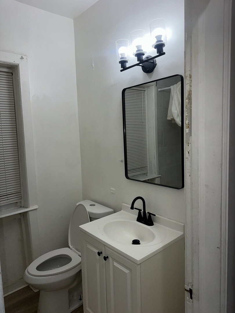 8017 S Saint Lawrence Avenue 1 Property Photo 6
