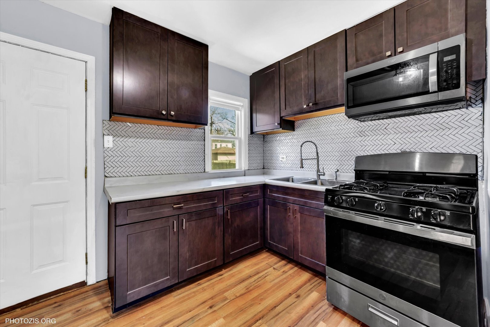 14143 Manor Avenue Property Photo 6