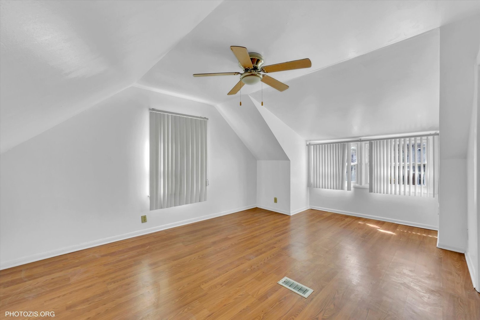 14143 Manor Avenue Property Photo 9