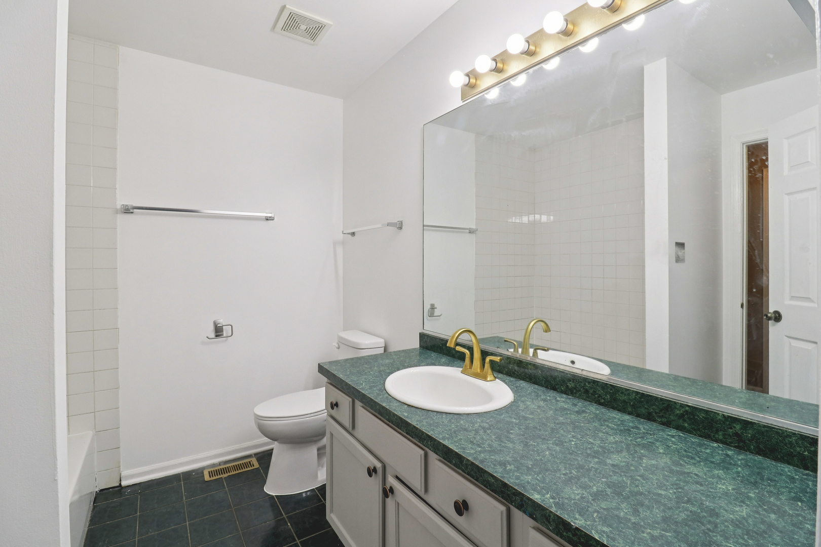 16627 Carse Avenue Property Photo 6