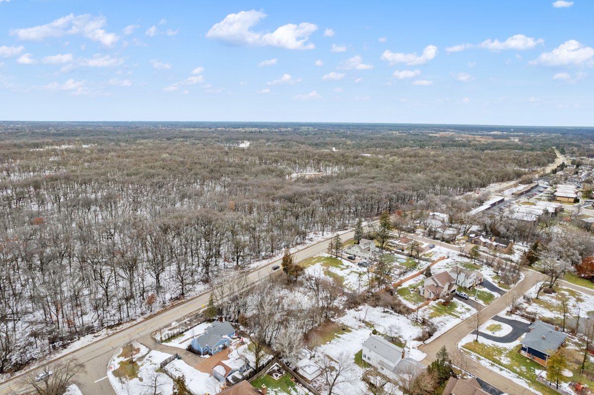 1309 W Dundee Road Property Photo 8