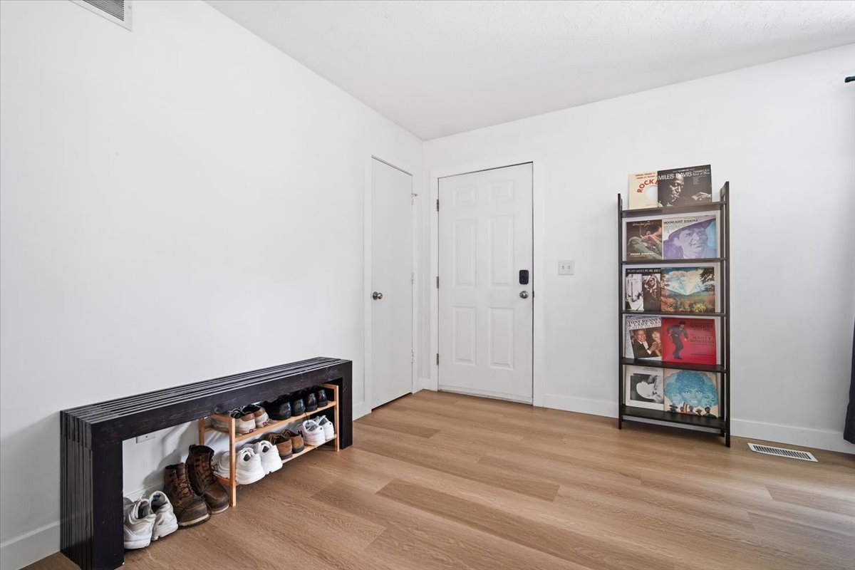 206 E Irving Street Property Photo 3
