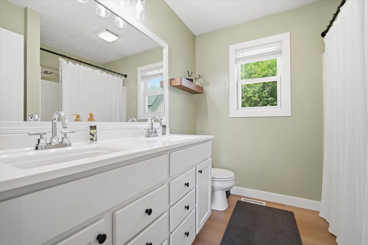 206 E Irving Street Property Photo 14