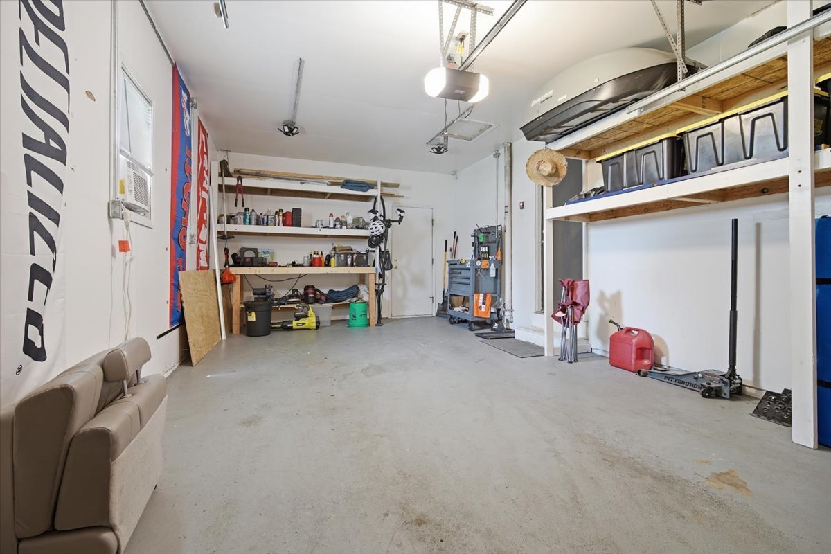 206 E Irving Street Property Photo 17