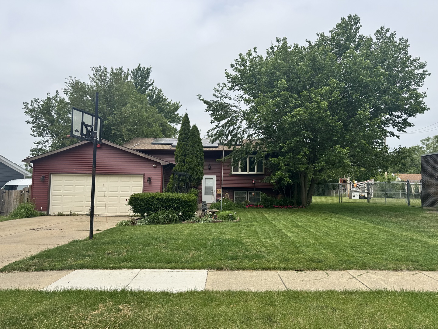 114 W Hawthorne Boulevard Property Photo 1