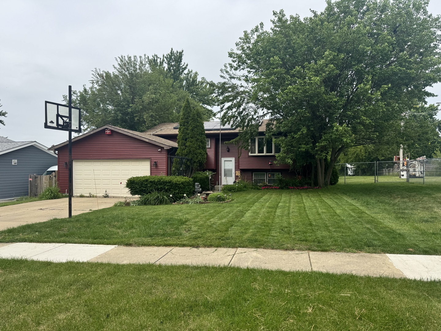114 W Hawthorne Boulevard Property Photo 2