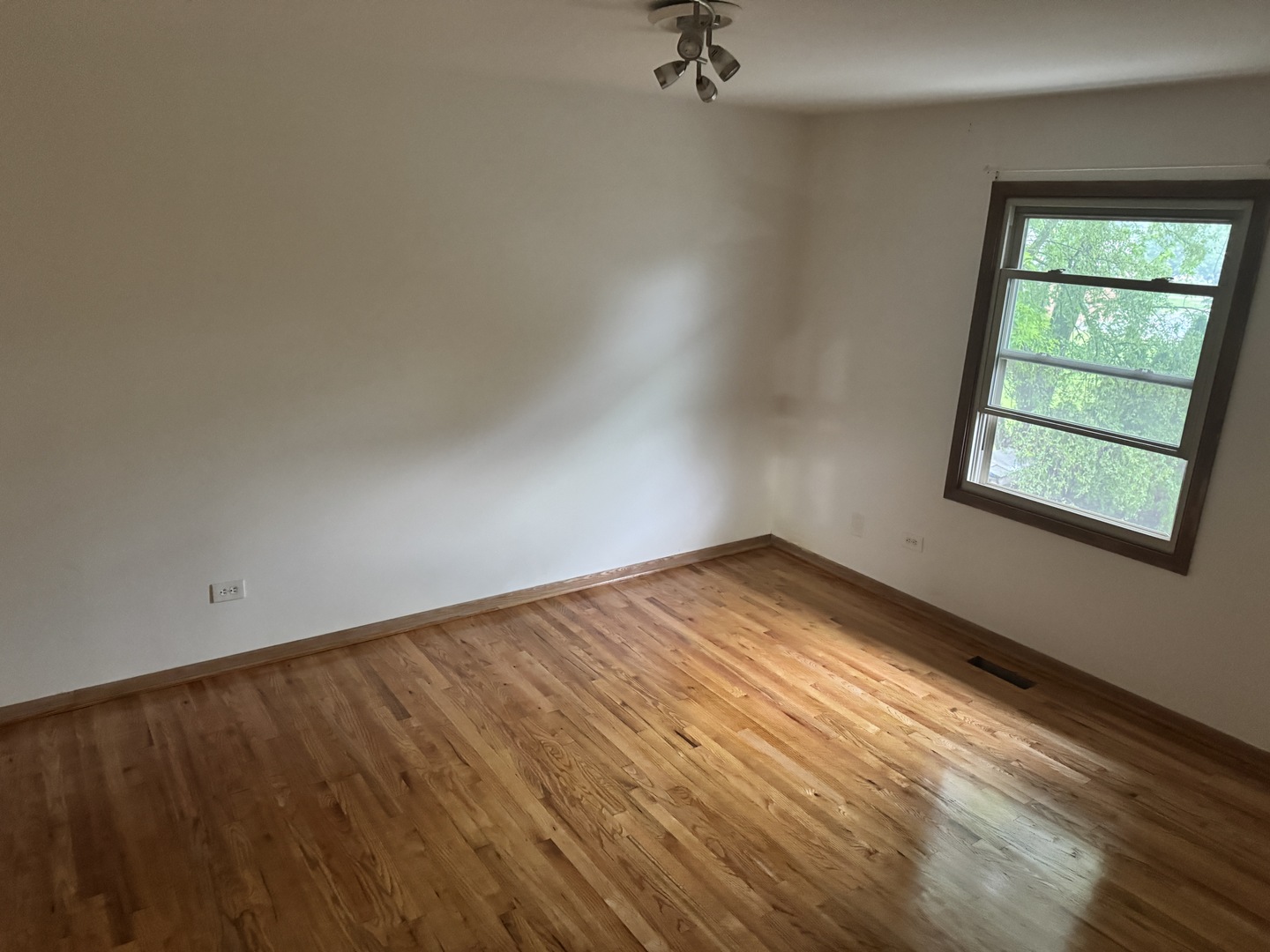 114 W Hawthorne Boulevard Property Photo 14