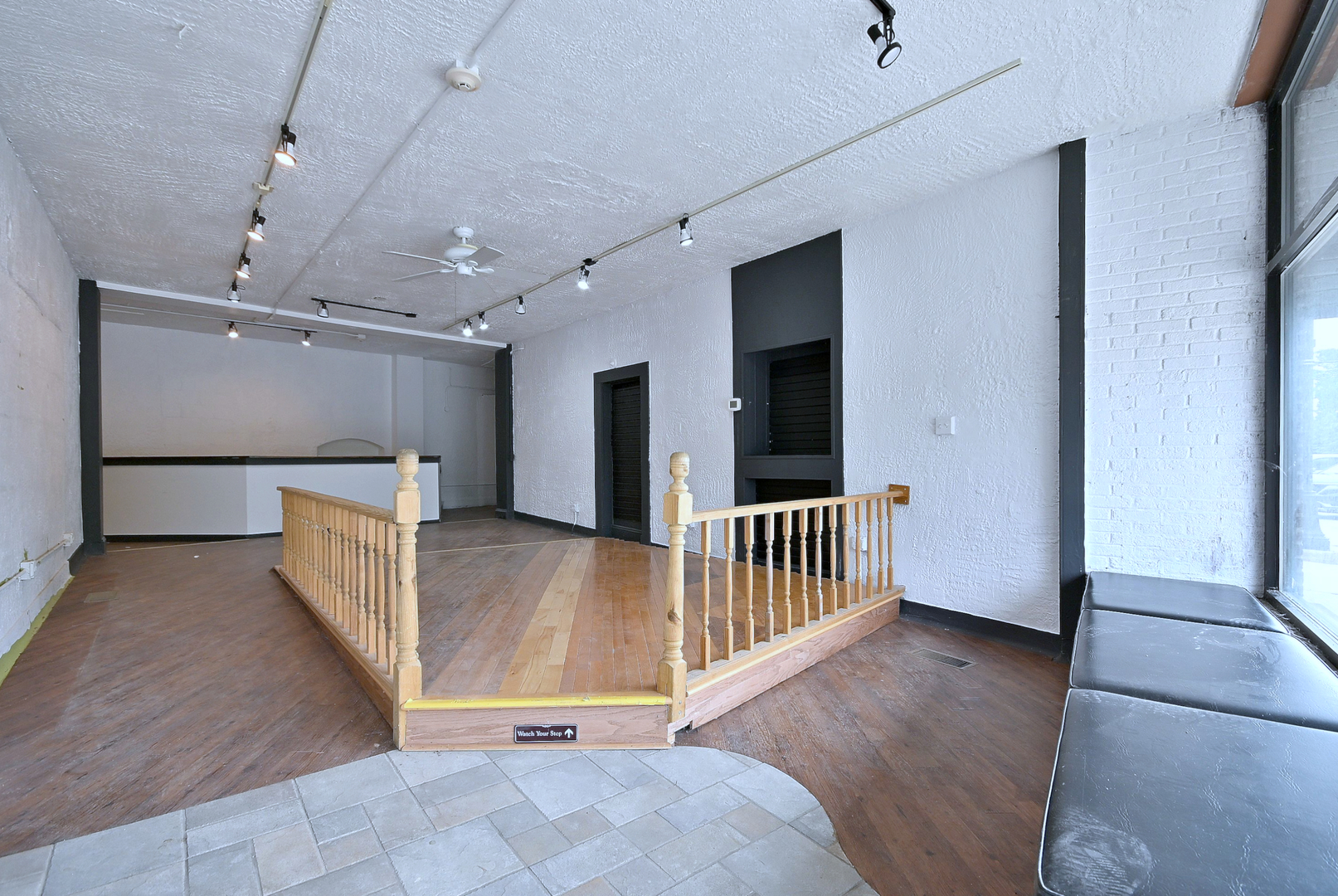 27 E Park Boulevard Property Photo 3