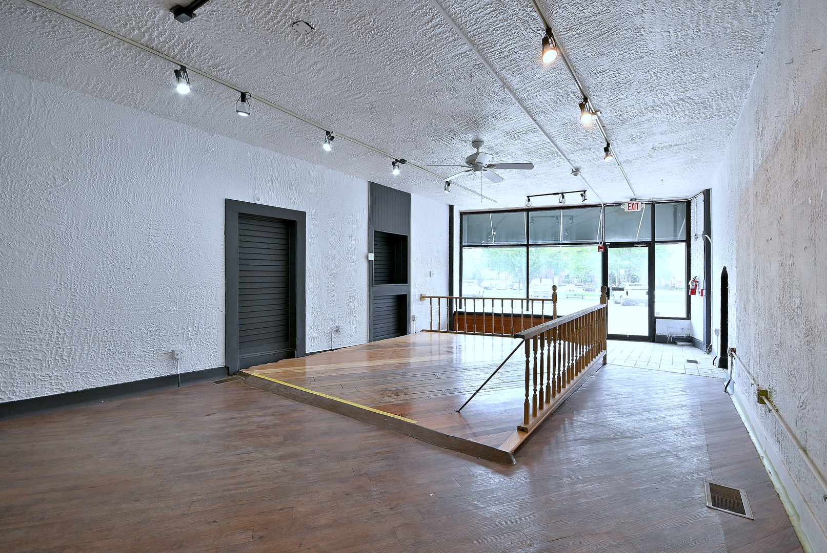 27 E Park Boulevard Property Photo 4