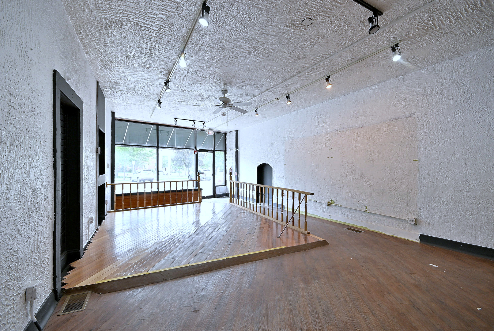 27 E Park Boulevard Property Photo 5