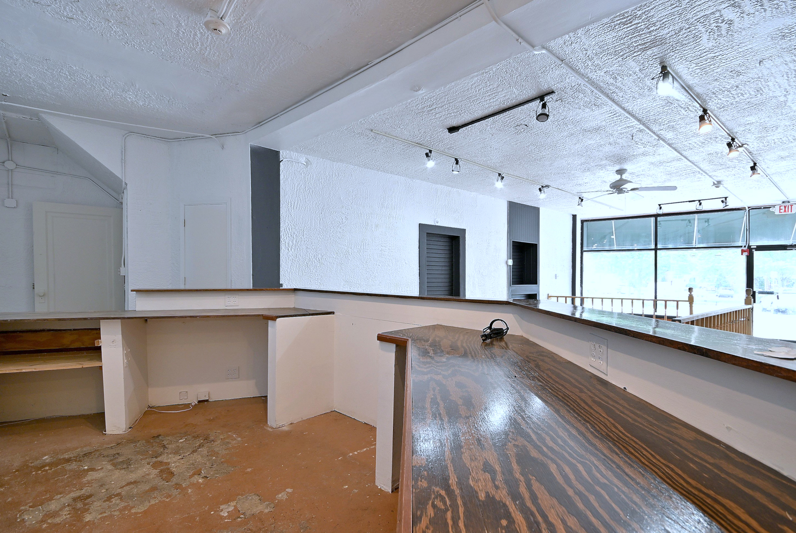27 E Park Boulevard Property Photo 6