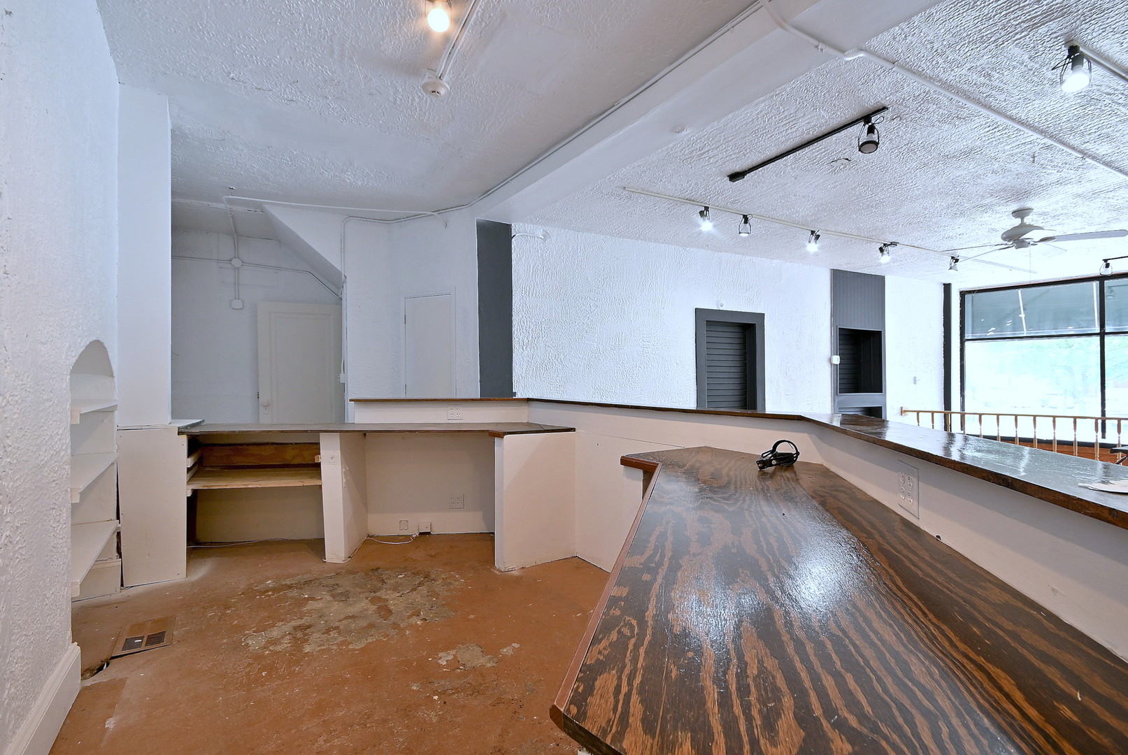 27 E Park Boulevard Property Photo 7