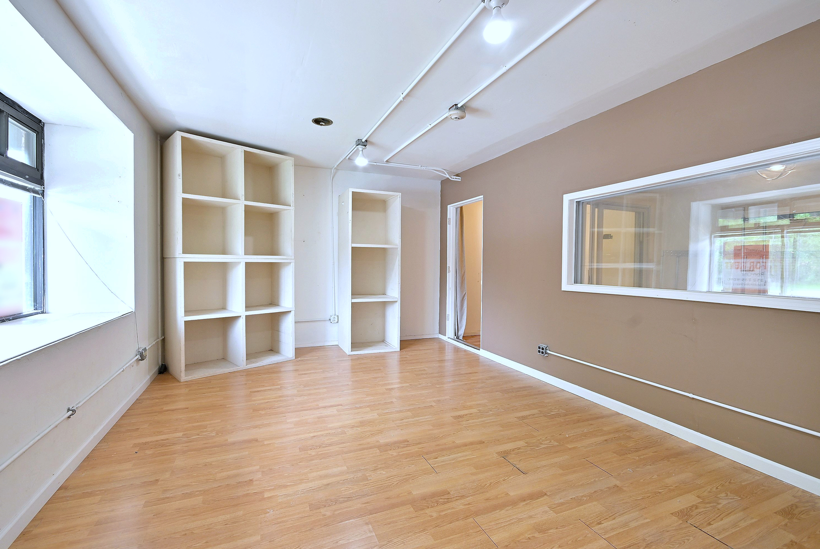 27 E Park Boulevard Property Photo 9