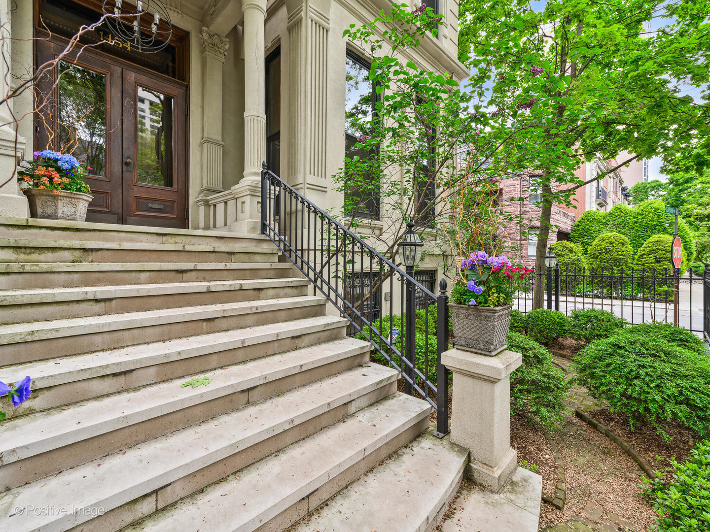 1454 N Dearborn Street Property Photo 3