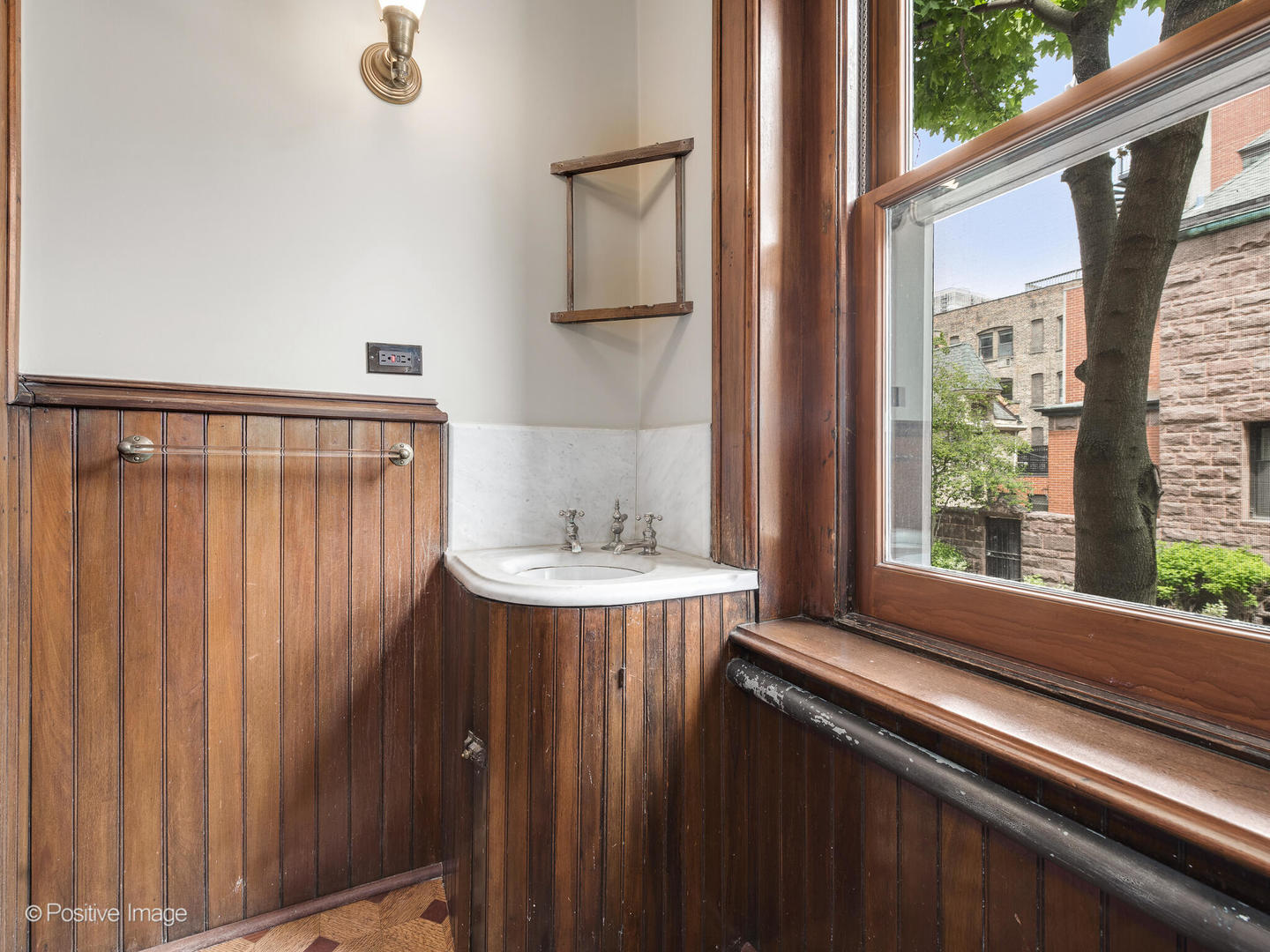 1454 N Dearborn Street Property Photo 19