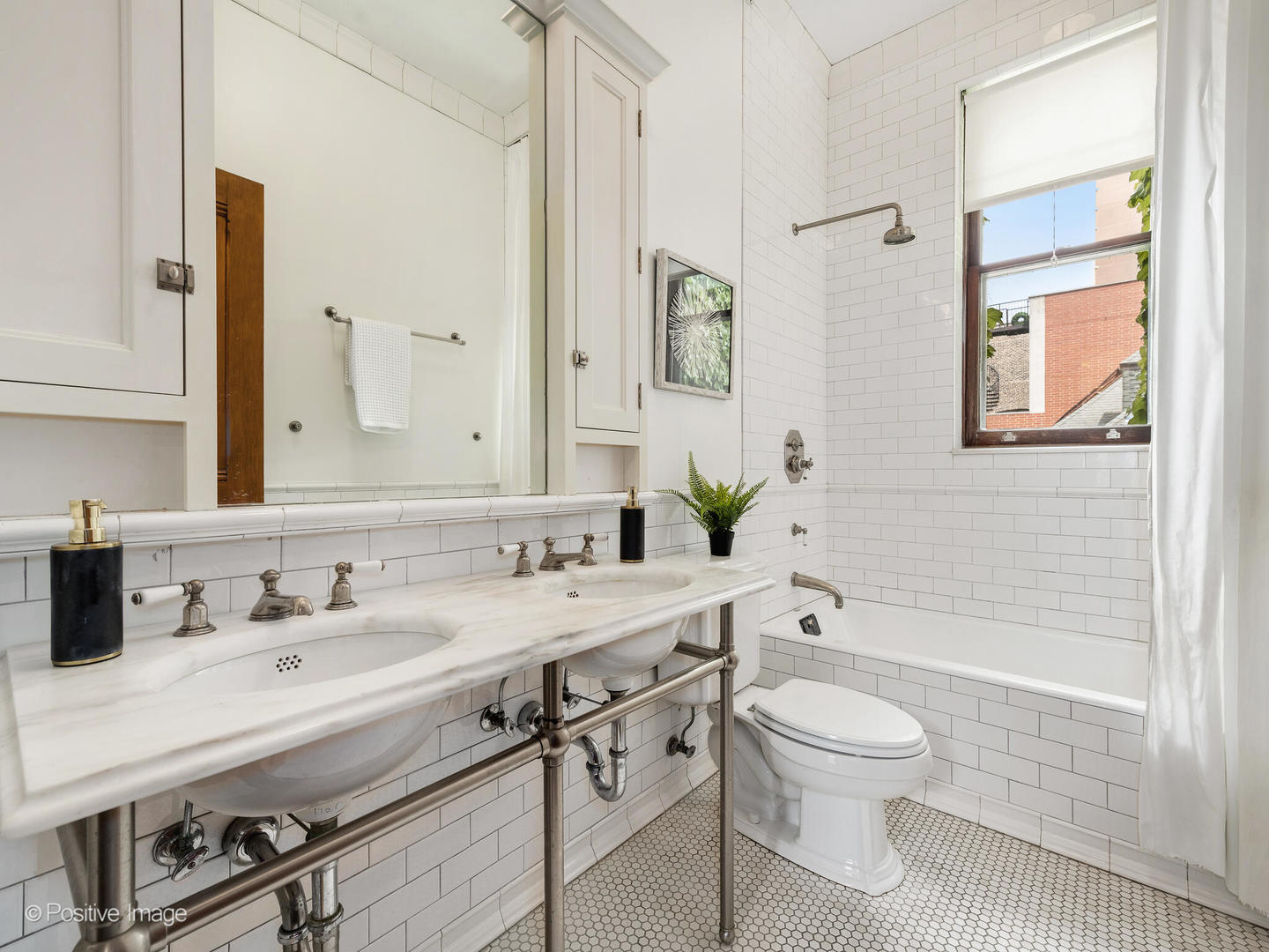 1454 N Dearborn Street Property Photo 23