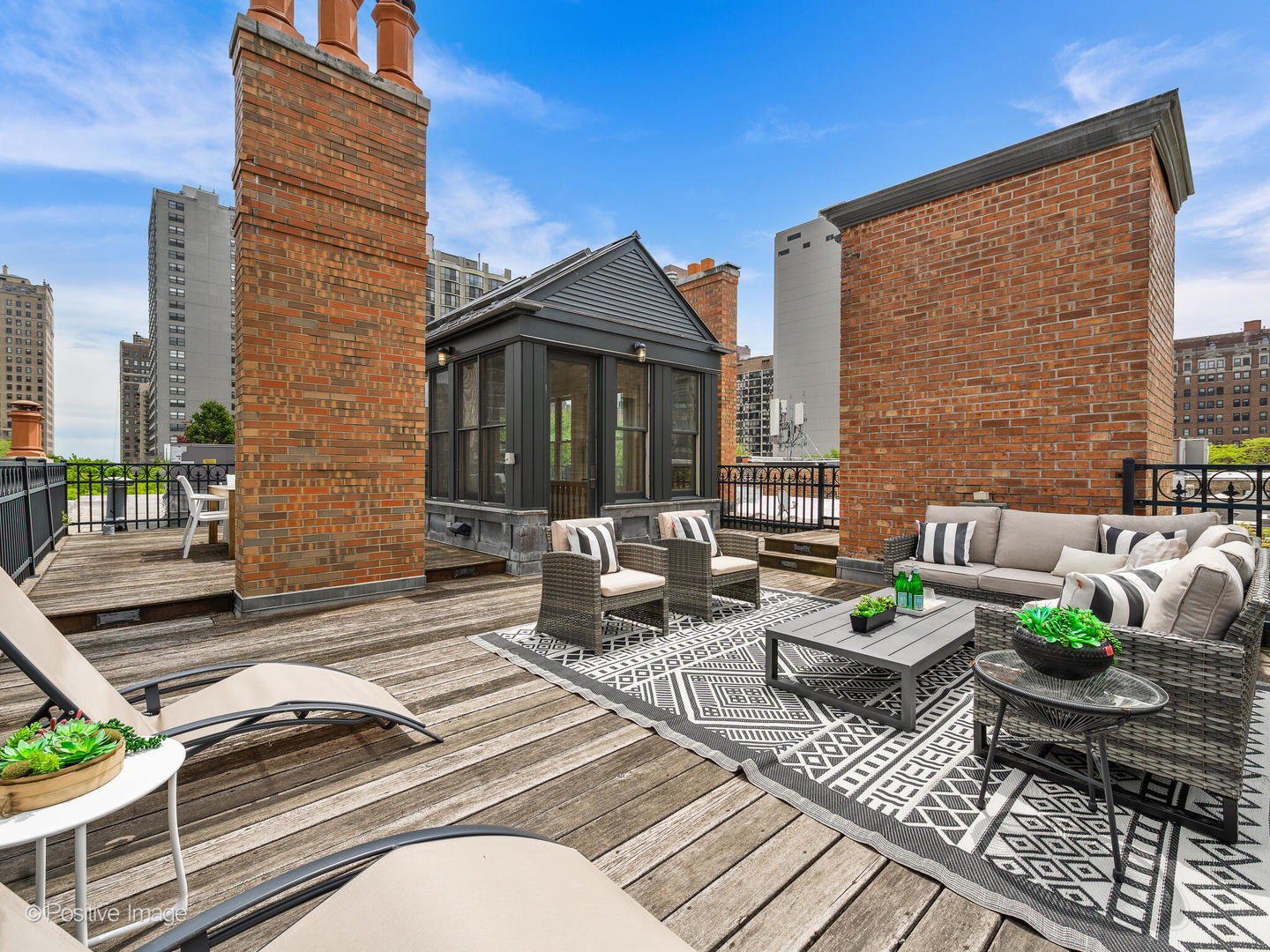 1454 N Dearborn Street Property Photo 48