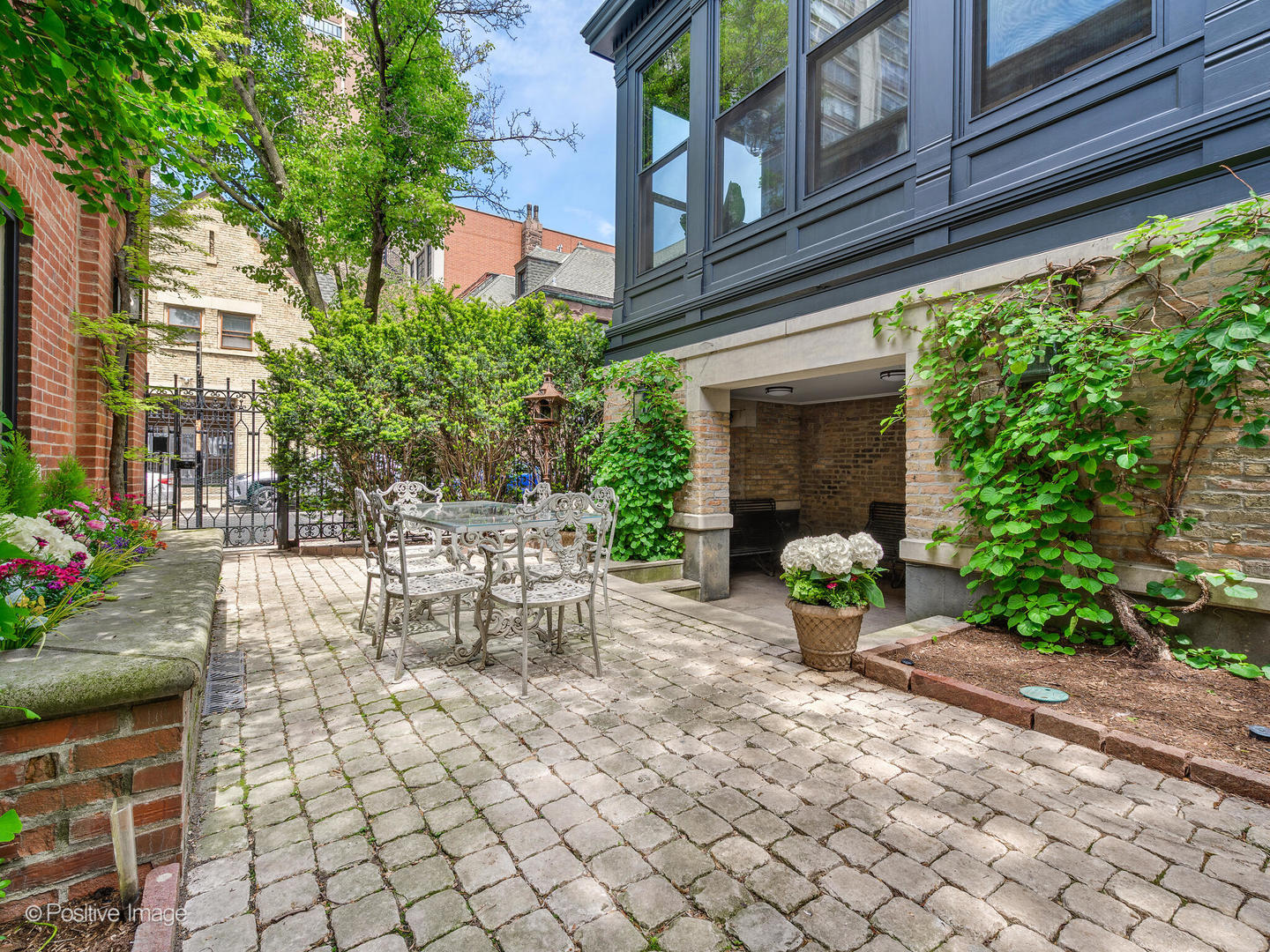 1454 N Dearborn Street Property Photo 60