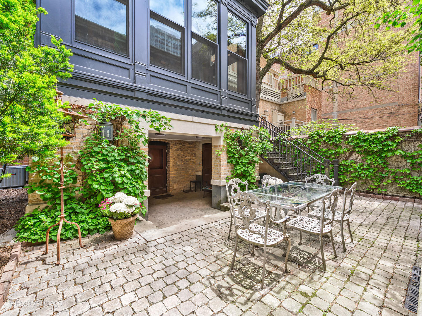 1454 N Dearborn Street Property Photo 62