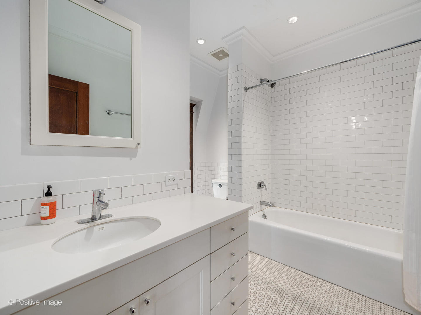 1454 N Dearborn Street Property Photo 64