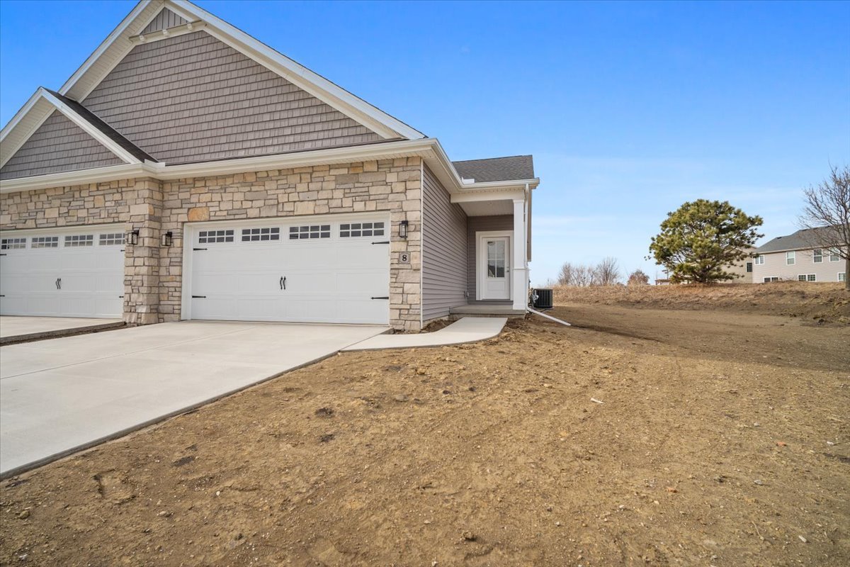 8 Stone Mill Court Property Photo 1