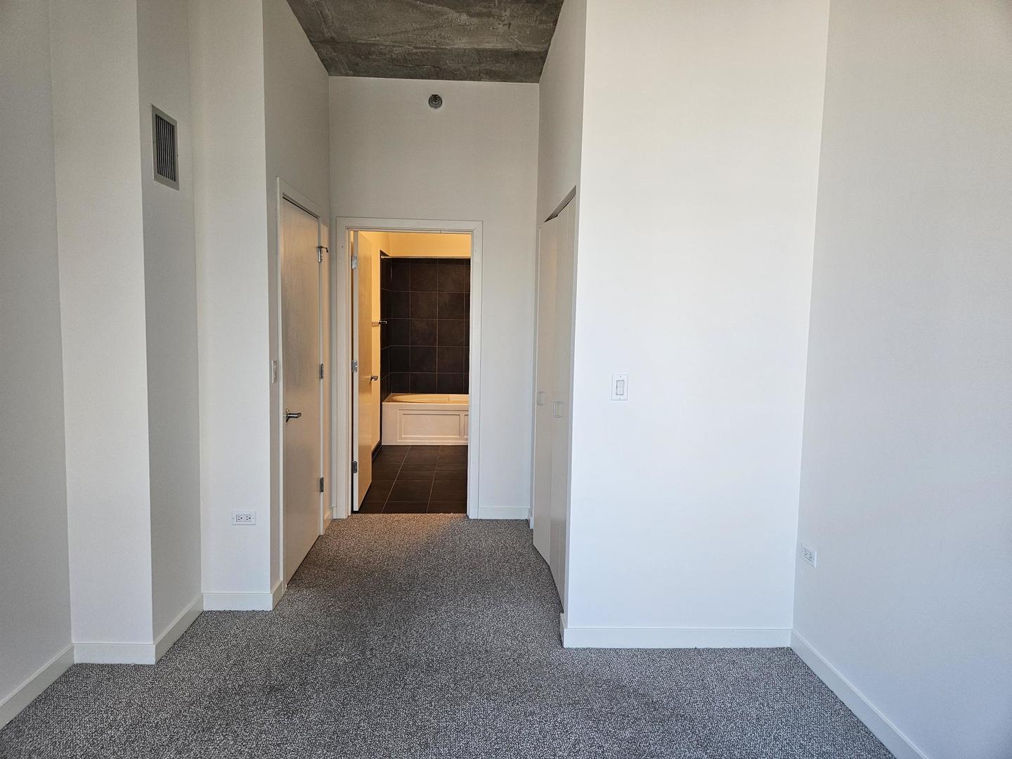 235 W Van Buren Street 4516 Property Photo 12