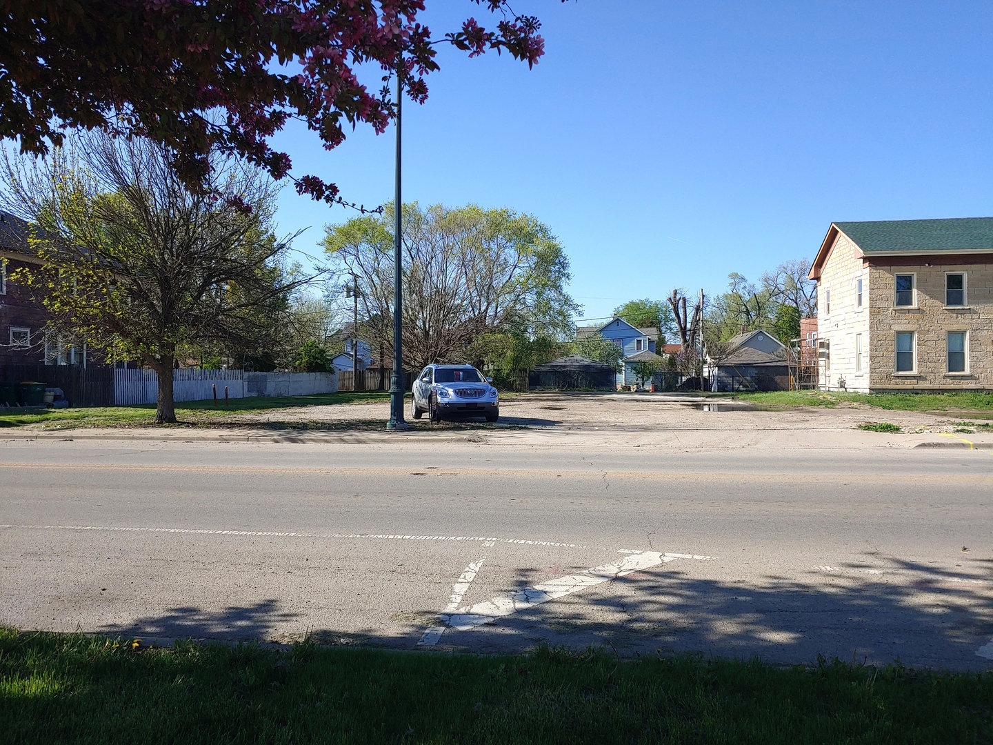 557 E Jackson Street Property Photo 2
