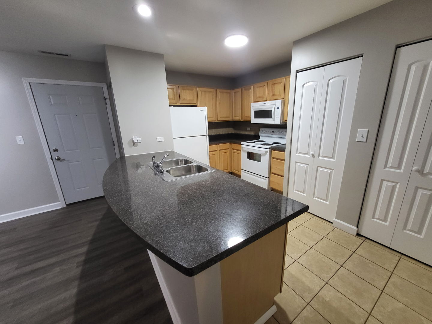 3447 S Ridgeland Avenue 103 Property Photo 2