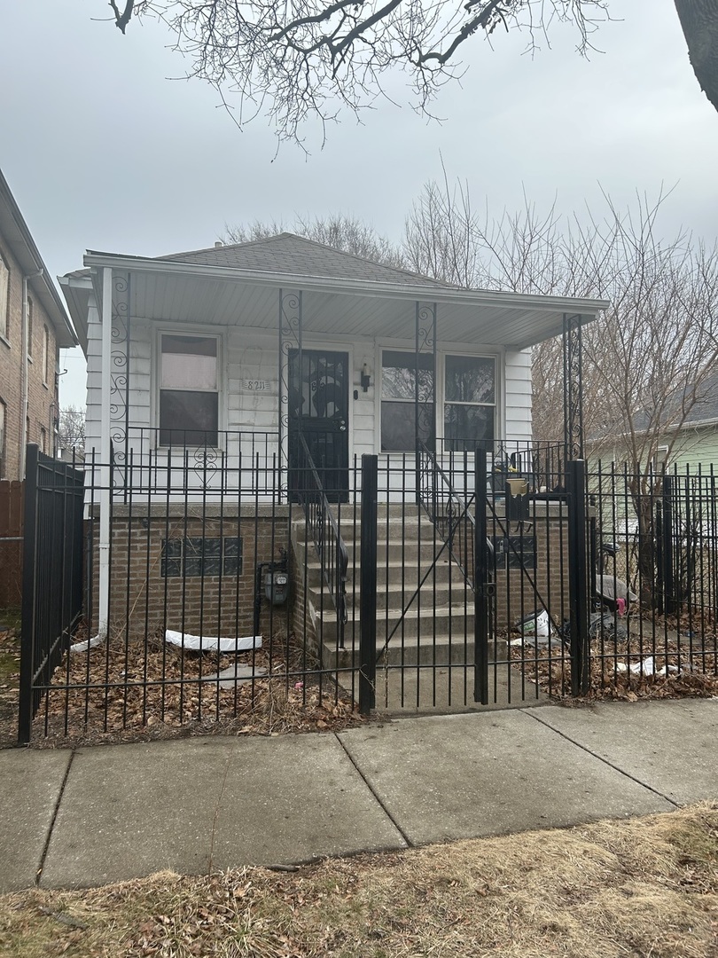 8211 S Saginaw Avenue Property Photo 1
