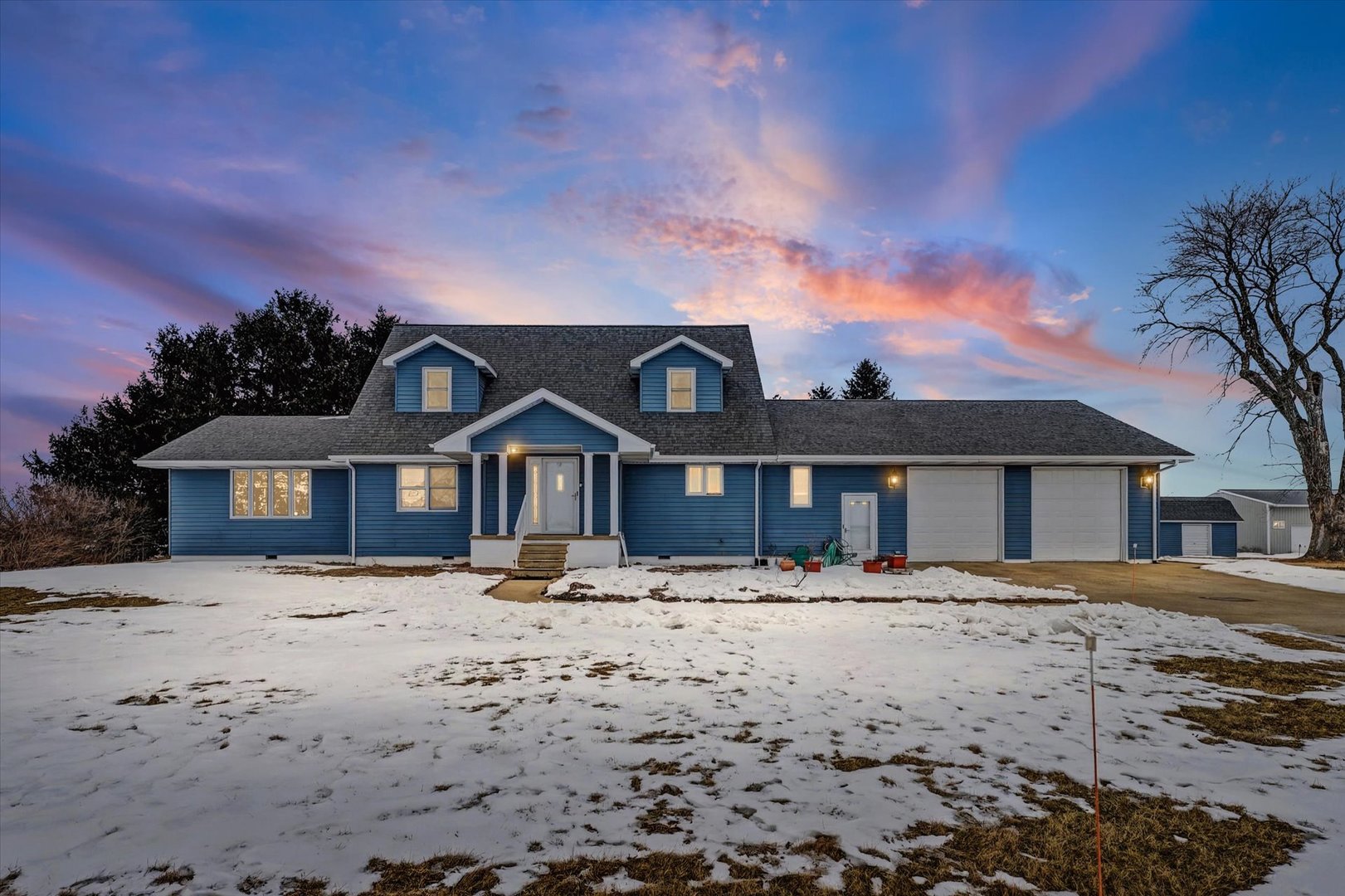 6106 N Lincoln Avenue Property Photo 1