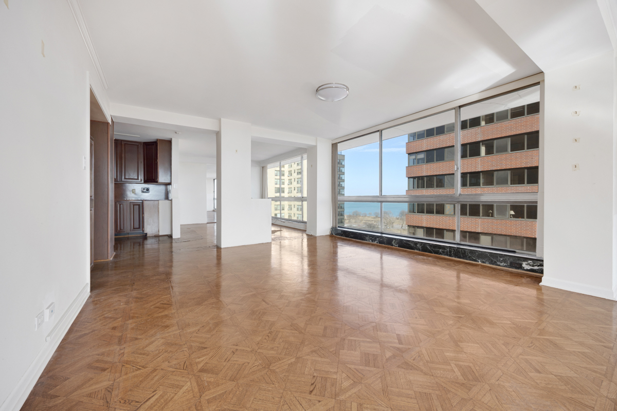 320 W Oakdale Avenue 1301-1302 Property Photo 6