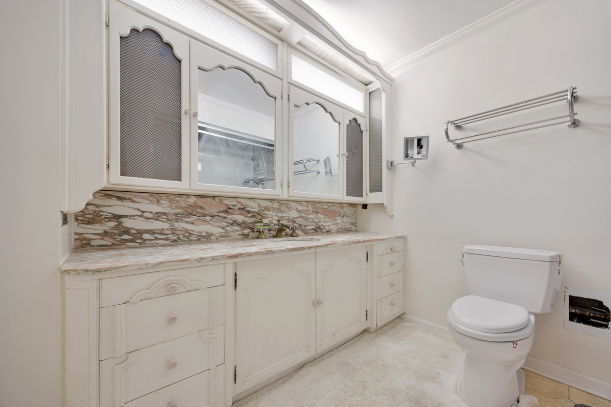 320 W Oakdale Avenue 1301-1302 Property Photo 12