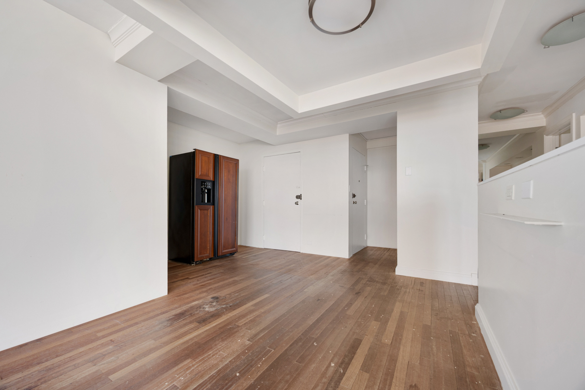 320 W Oakdale Avenue 1301-1302 Property Photo 17