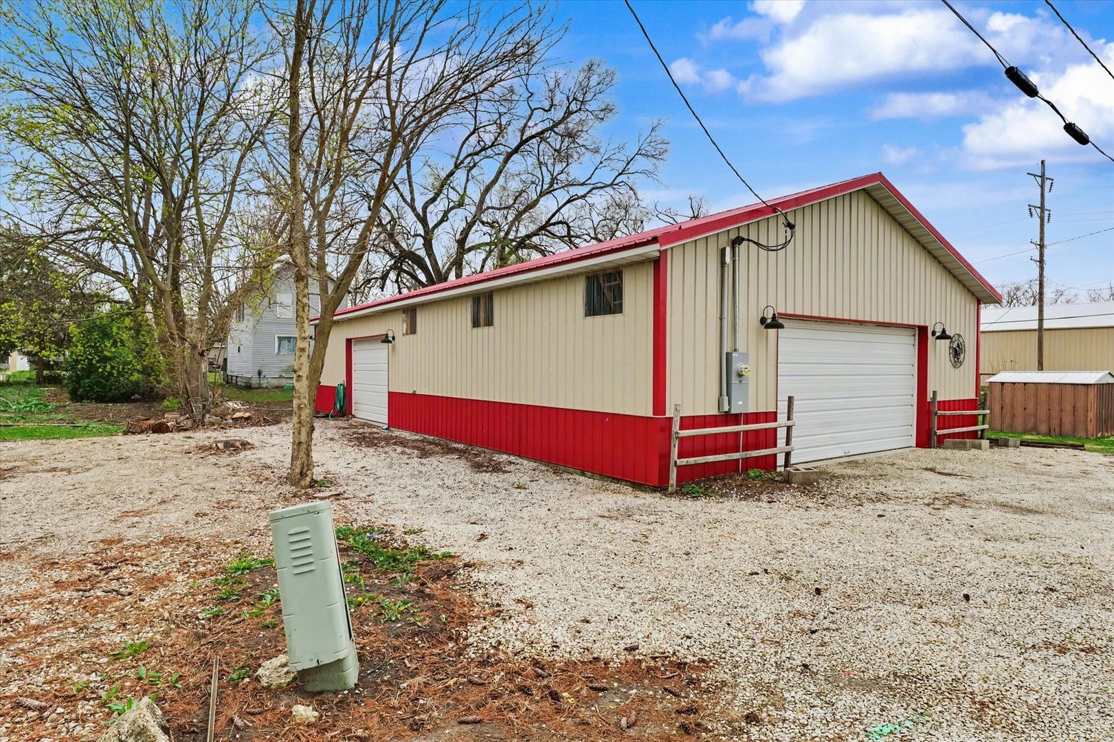 225 E Pine Street Property Photo 5