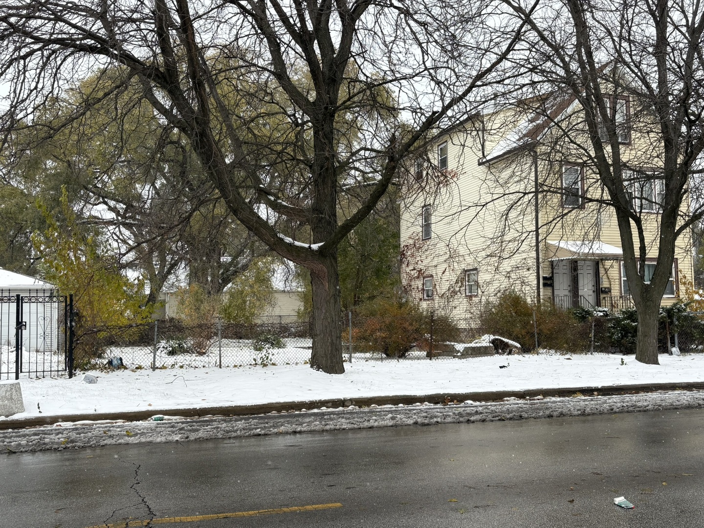 1418 E 76th Street Property Photo 4