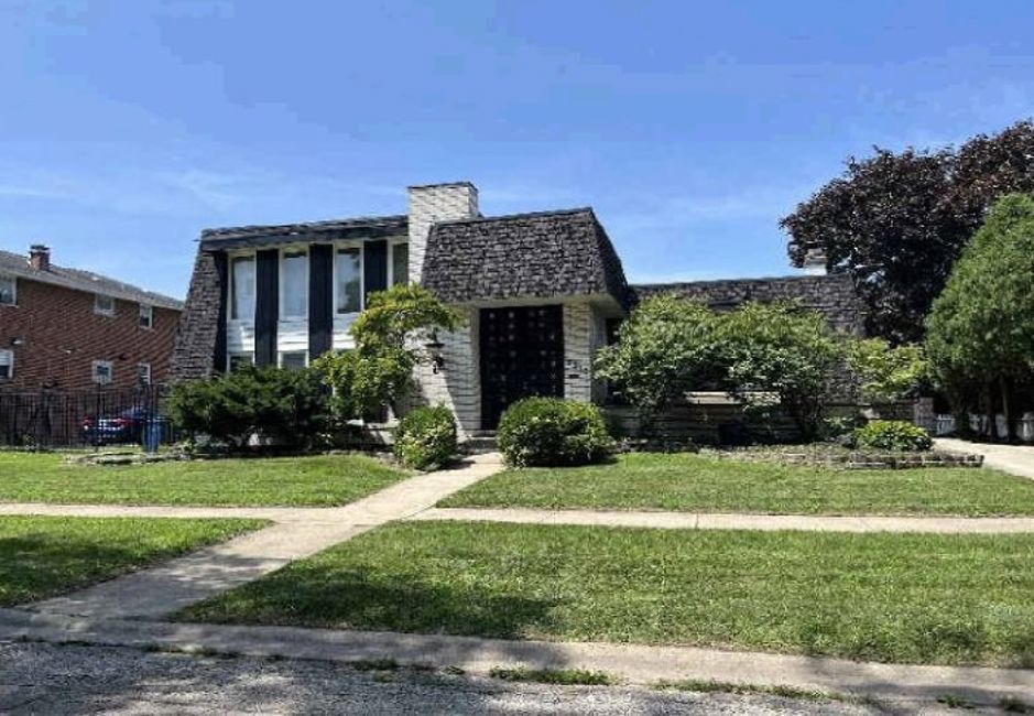 9312 S Kolmar Avenue Property Photo 2